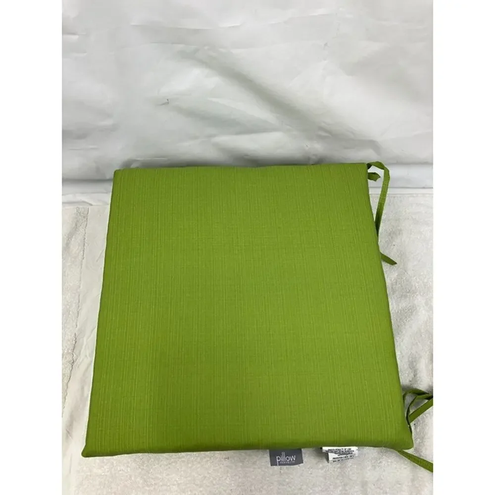 Pillow Perfect 4-Piece Outdoor Cushion & Lumbar Pillow Set - Green - Patio Decor